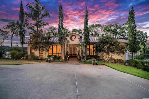 Lakefront Oasis - 6BR/4.5BA
