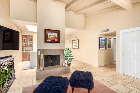 Top Airbnb: A great location with a very cozy quiet home. in Park Scottsdale