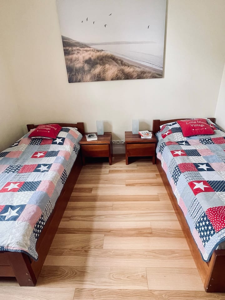 Двойни легла втора спалня   |   Druga sypialnia z dwoma pojedczymi łóżkami