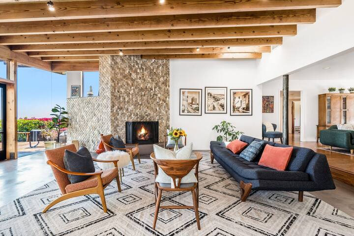 Luxurious Hilltop Mid-Century Retreat With a View! gallery image 3