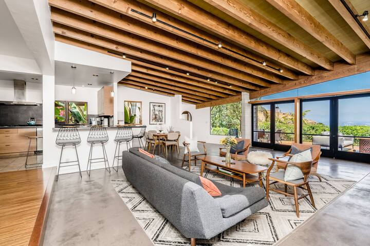 Luxurious Hilltop Mid-Century Retreat With a View! gallery image 2