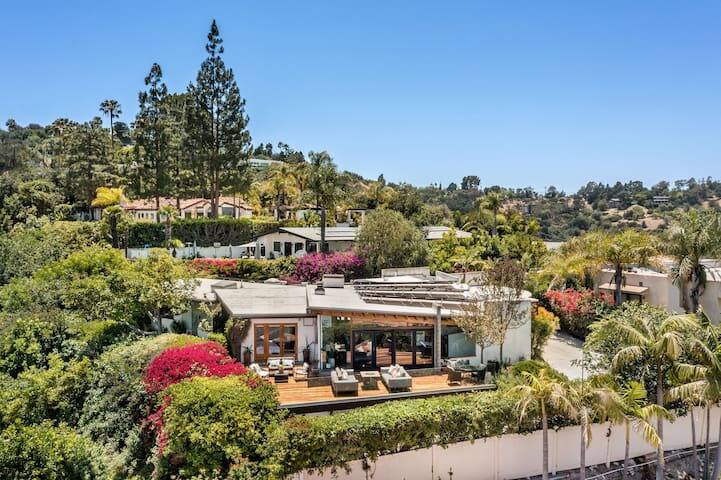 Luxurious Hilltop Mid-Century Retreat With a View!