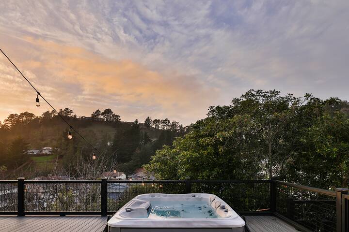 Luxurious 5BR Hot Tub Oasis w/Views Pool Table! gallery image 3