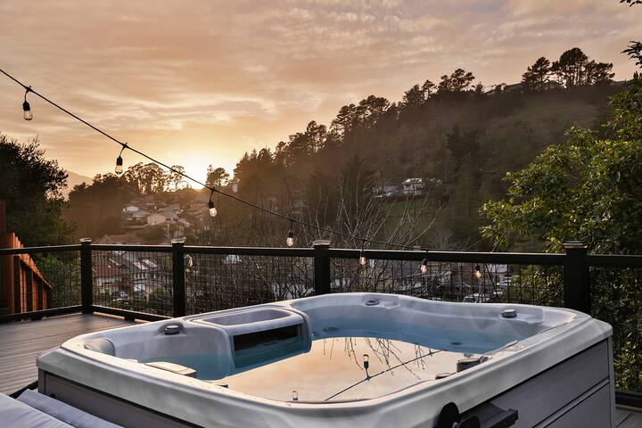 Luxurious 5BR Hot Tub Oasis w/Views Pool Table! gallery image 2