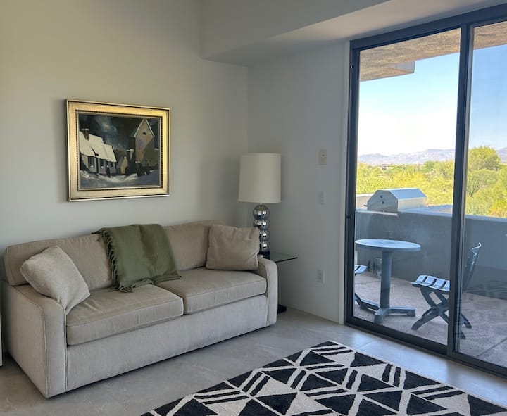 חדר שינה שלישי, ספה נפתחת עם ספה נפתחת ל -2 אורחים נוספים, 2 ילדים נוספים, מטפלת או רק חדר משחקים. PacknPlay זמין לילד 3 או פחות, פשוט תשאלו.