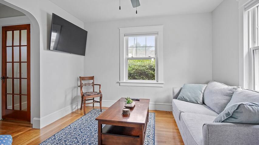 Green End Inn 2-Family House gallery image 3