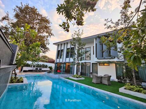 Minimal Luxury Pool Villa | Free Daily Cleaning