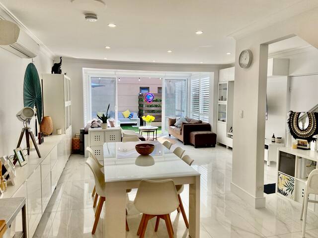 Sunny 3-bed Townhouse, Rose-Bay gallery image 3