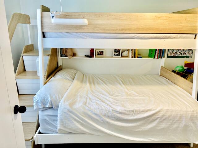 Sunny 3-bed Townhouse, Rose-Bay gallery image 4