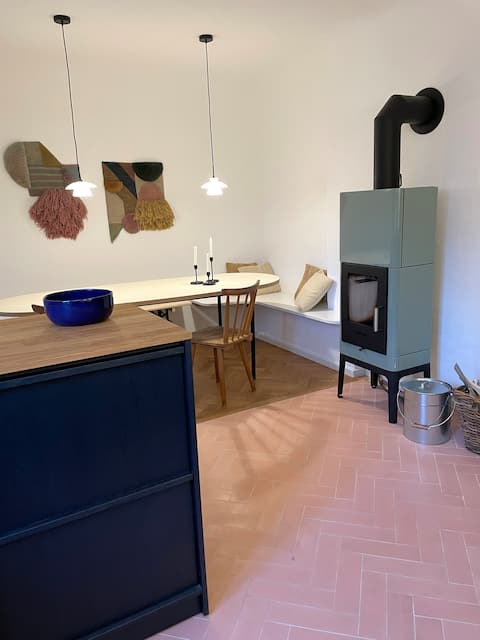 Fantastic 1920s settlement end house