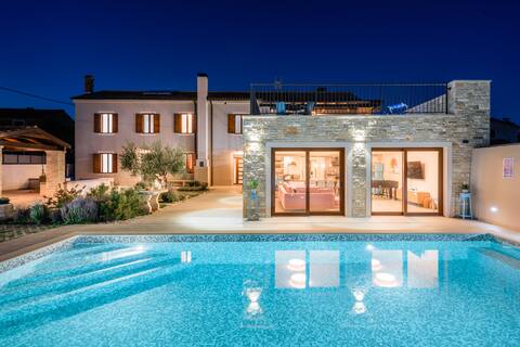 Villa Valtura for 12 with heated pool