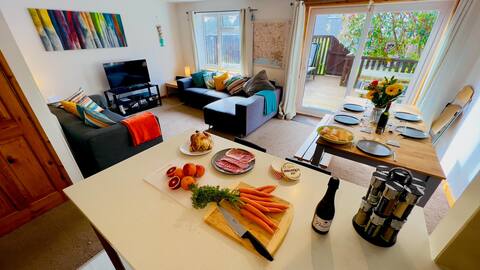 Lovely Homely Lodge with Hot Tub