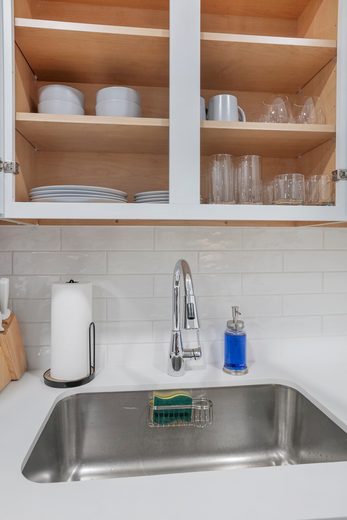 Cozy Central Austin Condo | King Bed + Parking
