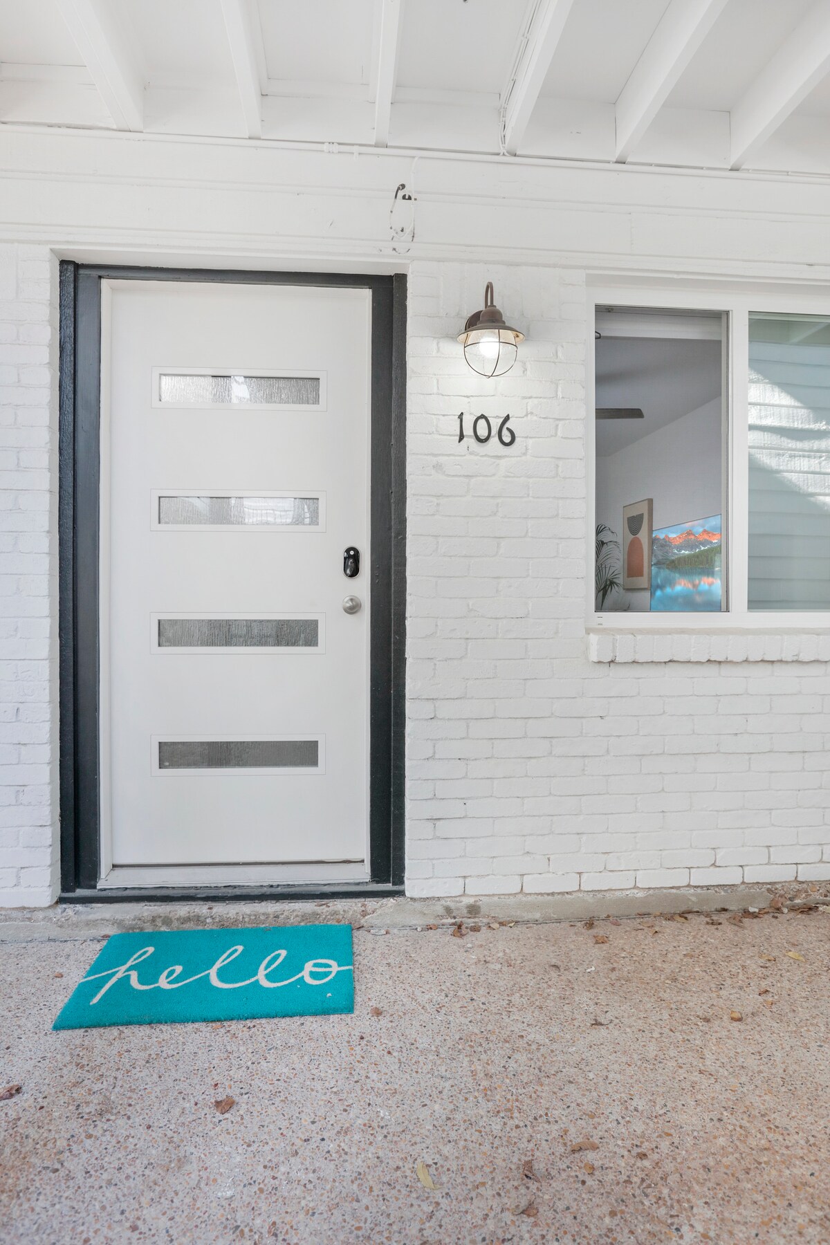 Cozy Central Austin Condo | King Bed + Parking