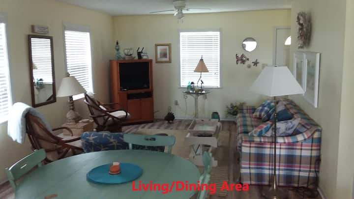 Mema's Beach Cottage - Port Lavaca, TX