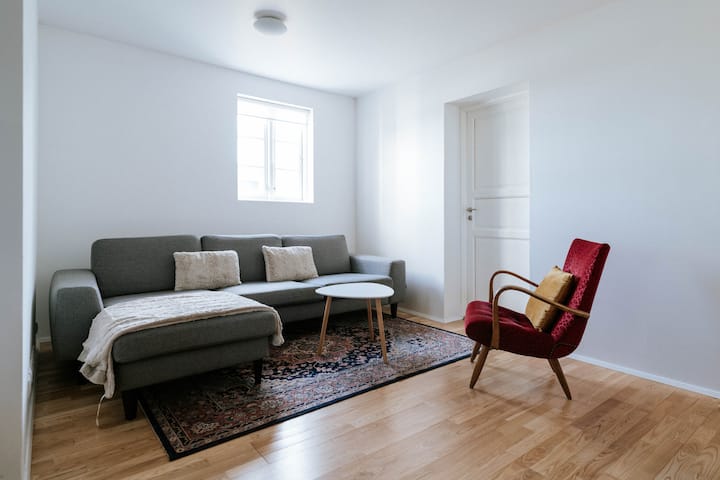 Raven House | Golden Circle & South Coast Base - Islande