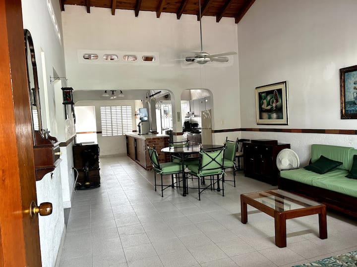 La Encantadora Casa 22 - Honda