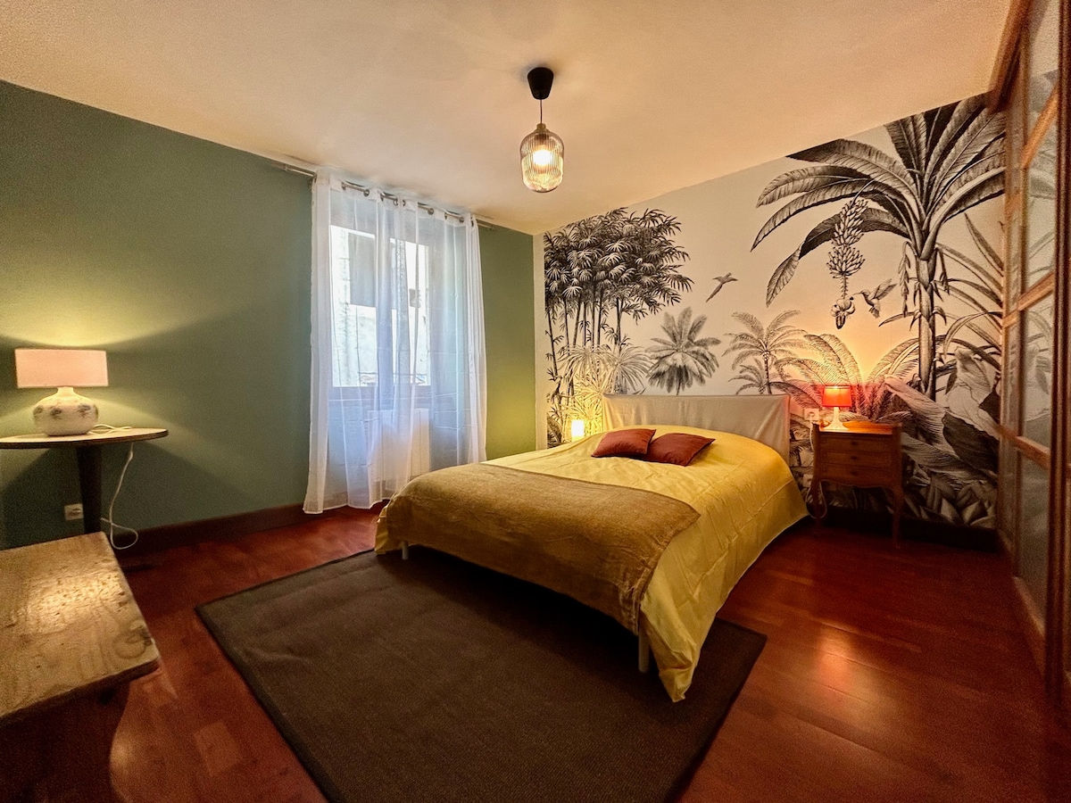 Spálňa 1: výhľad na ulicu