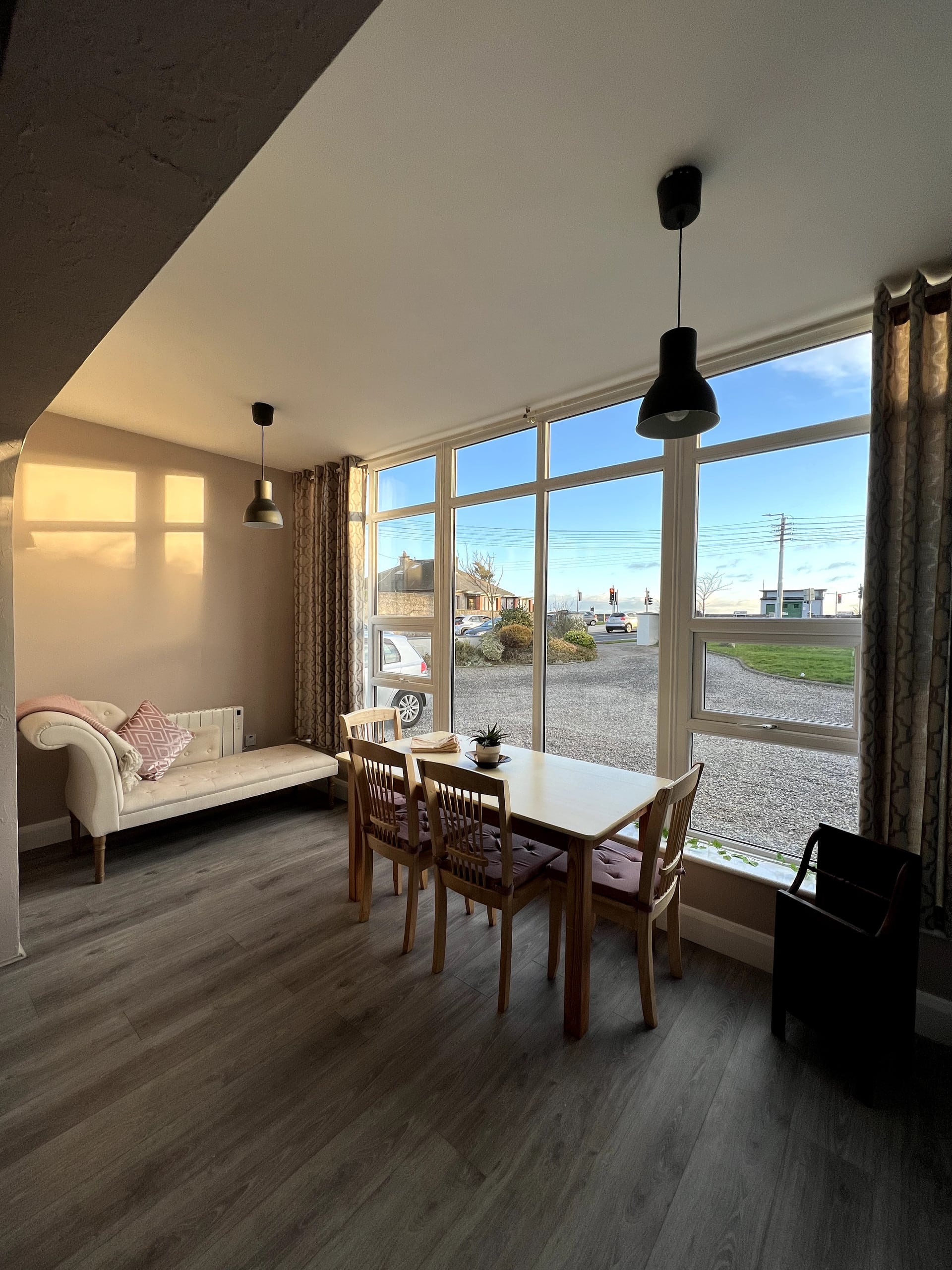 Seafront Apartment in Sutton