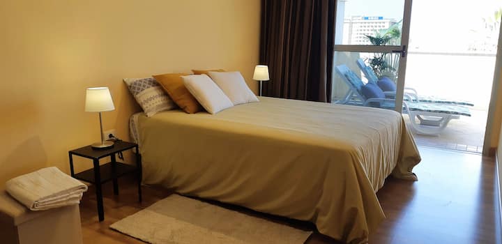 druhá spálňa , priamo na terasu s výhľadom na oceán.