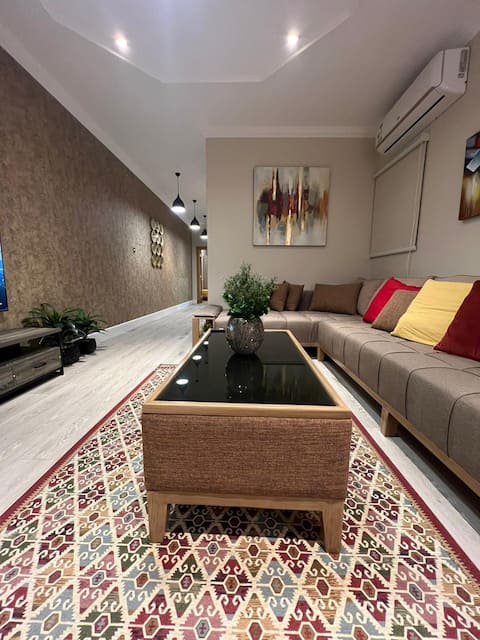 Self-entry apartment, bedroom and lounge
