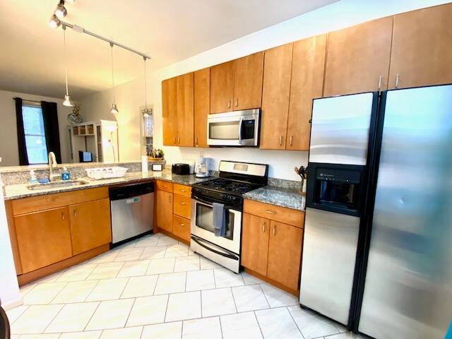 Awesome 4-BR/2BA House in the Heart of Wrigley! gallery image 2