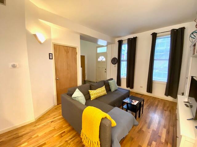 Awesome 4-BR/2BA House in the Heart of Wrigley! gallery image 3