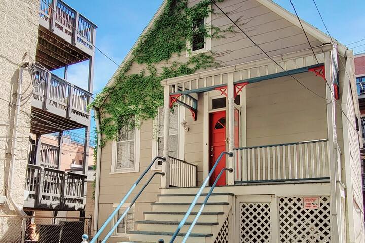 Awesome 4-BR/2BA House in the Heart of Wrigley! gallery image 5