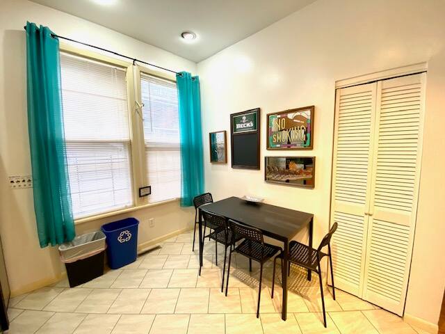 Awesome 4-BR/2BA House in the Heart of Wrigley! gallery image 4