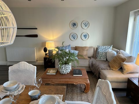 Successful Airbnb property: The Pelican Room Converted Cartlodge- near airport in Broadland