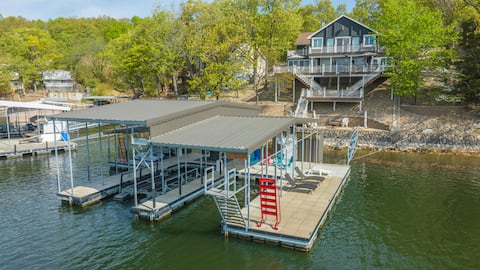 Luxury 5BR, 4.5BA w/huge dock and Hot Tub