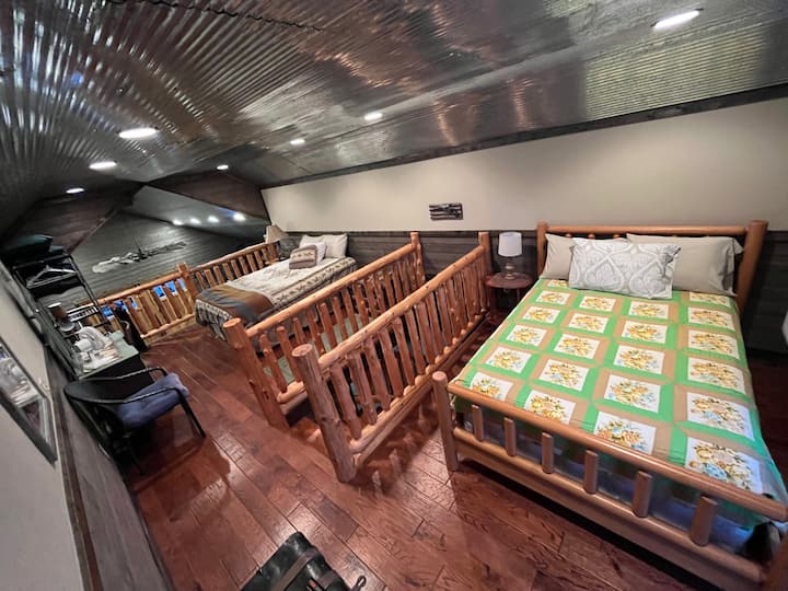 Queen and full size bed with plenty of extra bedding. 