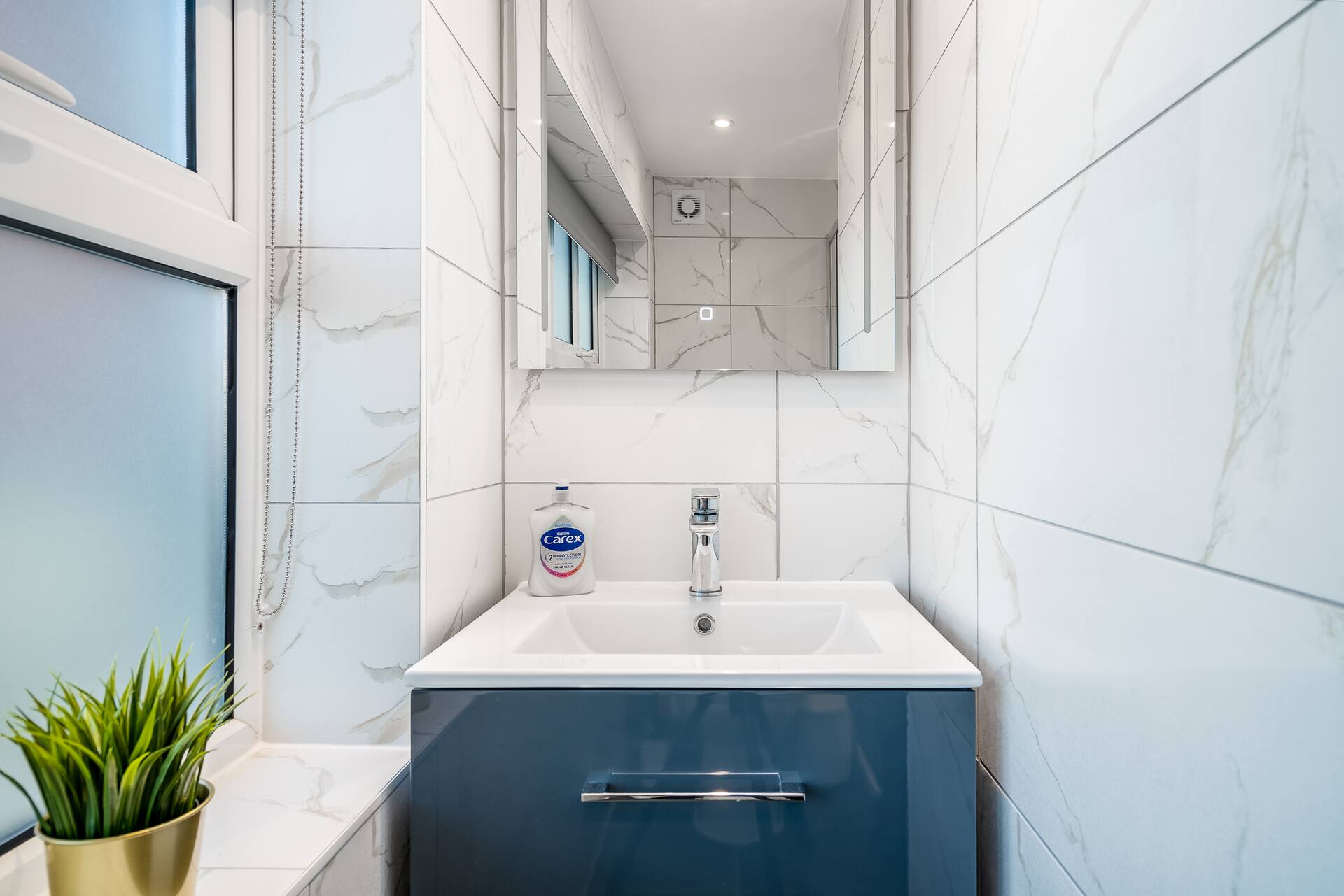 Pass the Keys Stylish 4 Bedroom Home with Parking in Borehamwood — foto 3