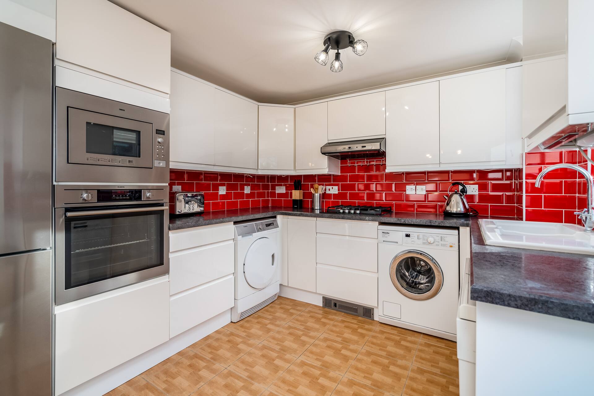 Pass the Keys Stylish 4 Bedroom Home with Parking in Borehamwood — foto 5