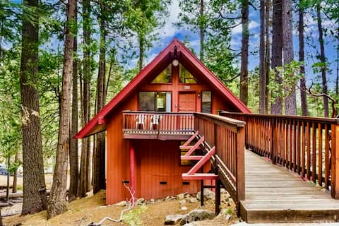 Yosemite Escape w/starlink, fireplace, ev!