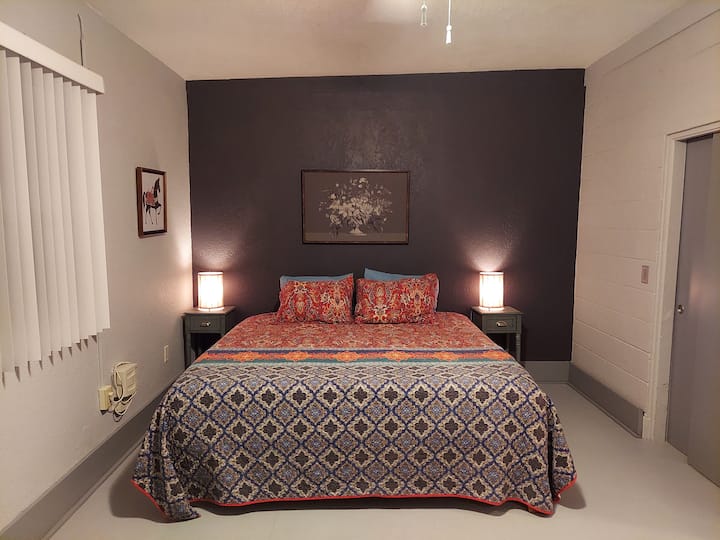 غرفة نوم بحجم كبير رقم3 مع حمام داخلي