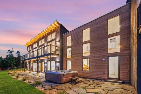 Mountaintop retreat in Bluemont