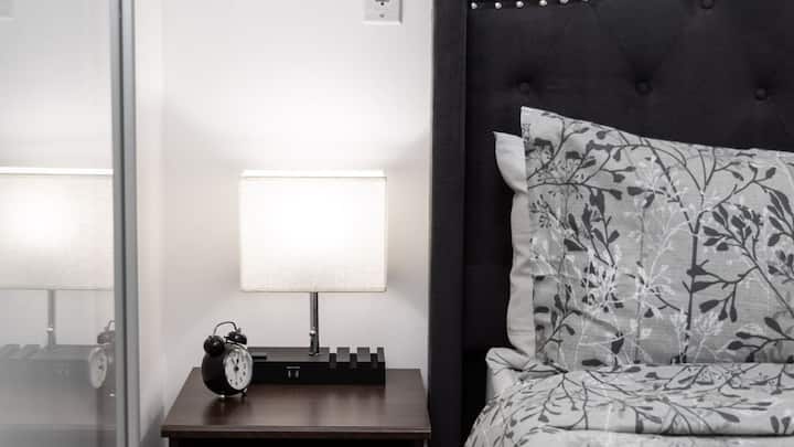 منضدة جانبية لغرفة النوم