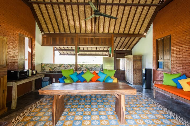 Ubud Rustic 4br Wooden Villa With Soothing Breeze - Ubud