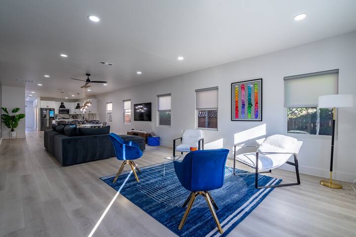 *Craftsman’s Paradise – 12 Guest Gorgeous Home* gallery image 4