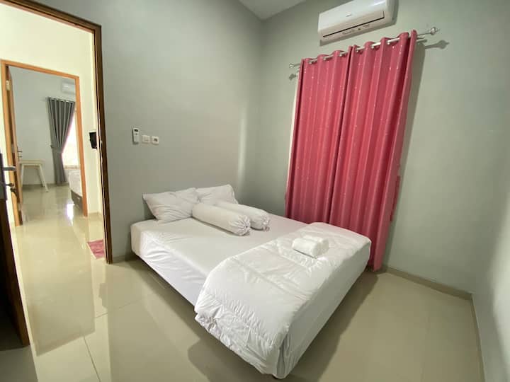 Guesthouse Casamontana (3 Bedroom 4 Beds Full Ac) - Magelang