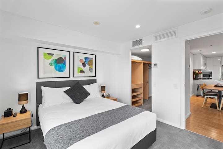 Modern 2 bedroom South Brisbane