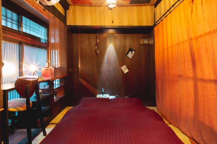 Materasso matrimoniale aggiunto per ospitare 3 o 4 persone e può essere utilizzato anche come camera da letto