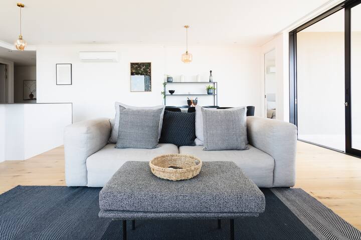 Luxurious 2BR Sea View Apartment gallery image 2