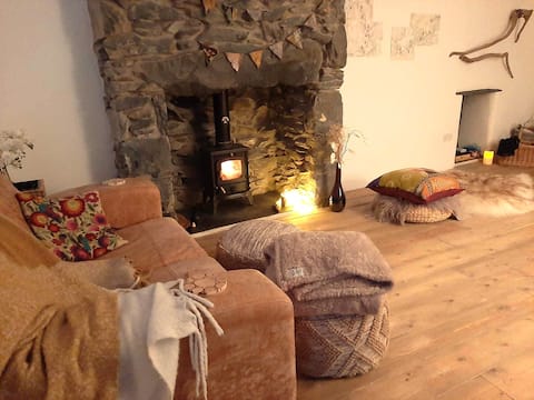 Popular Airbnb listing: Snowdon & Llyn Padarn Little Retreat House in Padarn, Nant Peris
