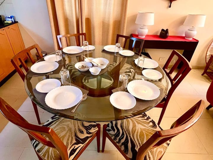 Dining area image 4