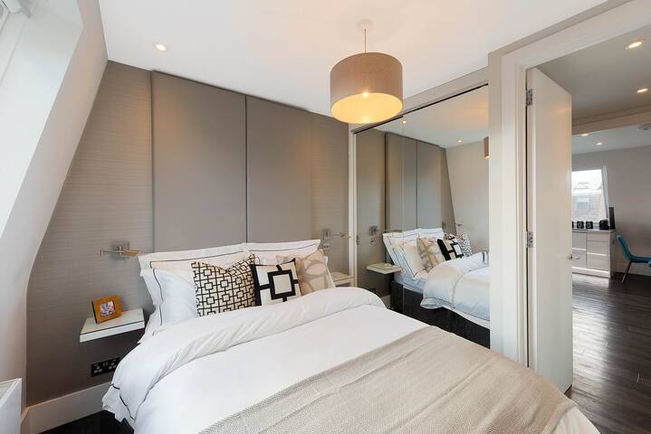 Amazing South Kensington Apartment 2 Bedrooms gallery image 4