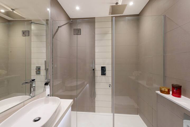 Amazing South Kensington Apartment 2 Bedrooms gallery image 3