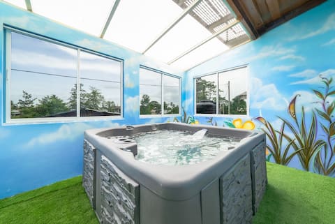 3 BR Home with Private Jacuzzi