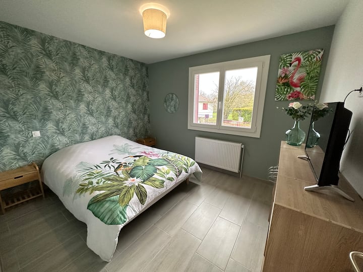 Chambre 1
Lit x 160
TV
Dressing